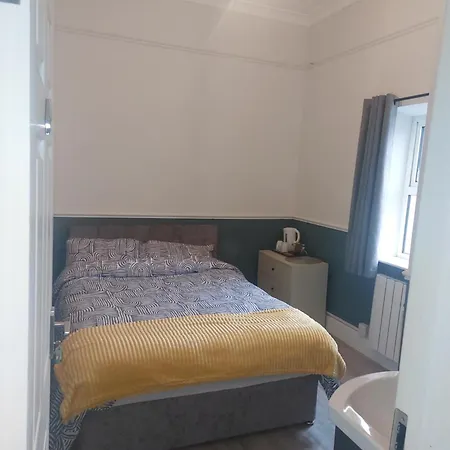 The Corner House Town Πανσιόν Λόνγκφορντ