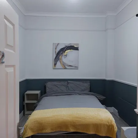 The Corner House Town * Λόνγκφορντ